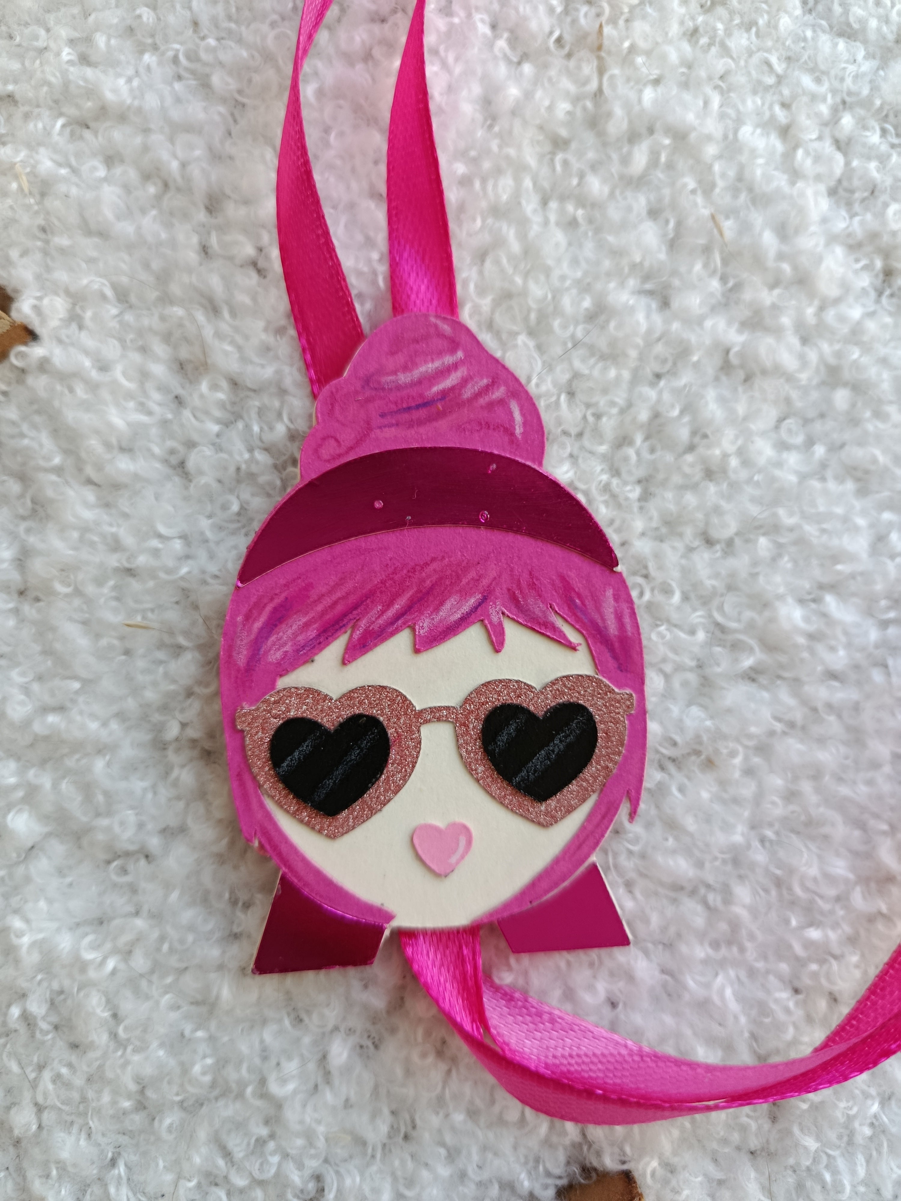 Collier Ruban style Bolo Tie – Édition spéciale Octobre Rose, création artisanale